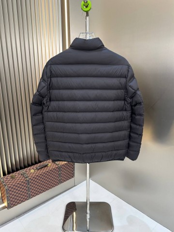 Пуховик Moncler