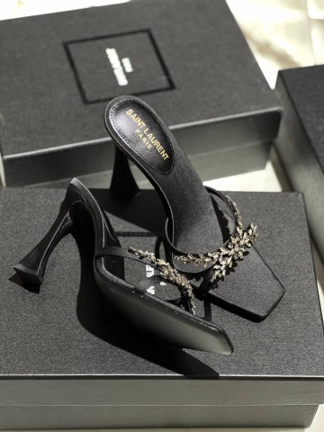 Босоножки Yves Saint Laurent