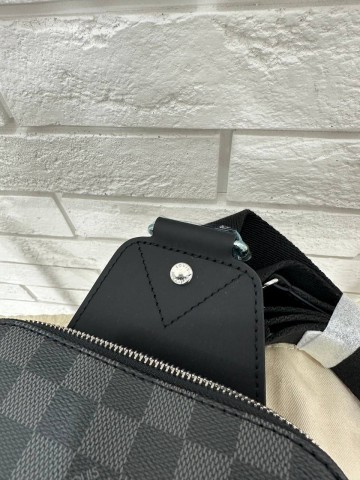 Сумка-слинг Louis Vuitton