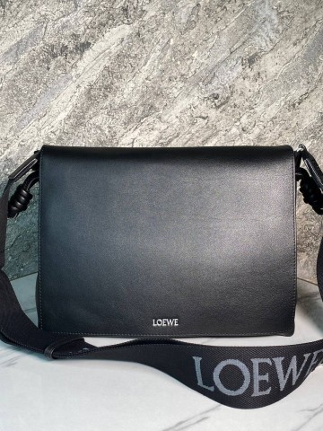 Сумка-мессенджер Loewe