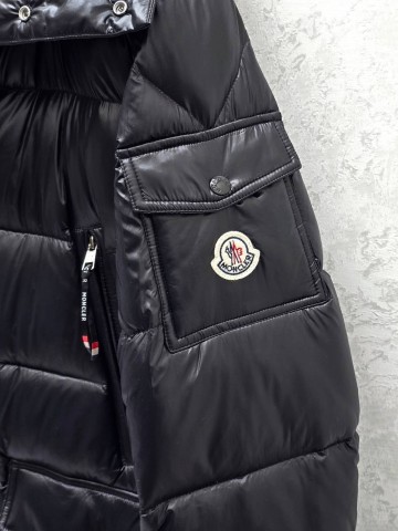 Пуховик Moncler