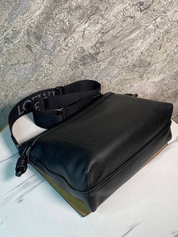 Сумка-мессенджер Loewe