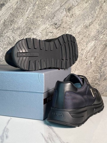 Кроссовки Prada