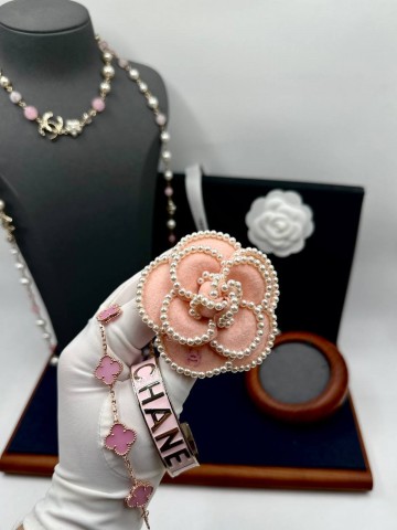 Брошь CHANEL