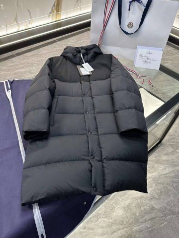 Пуховик Moncler