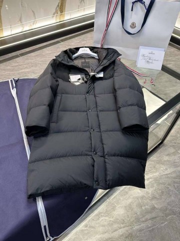 Пуховик Moncler