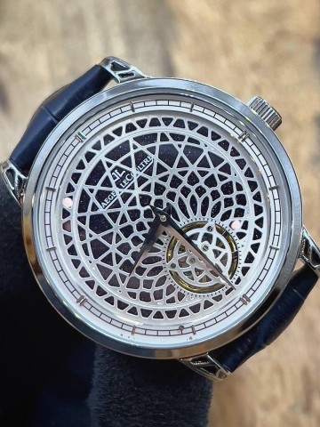 Часы Jaeger-LeCoultre