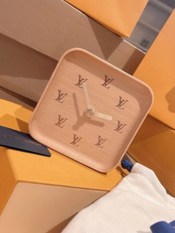 Часы Louis Vuitton