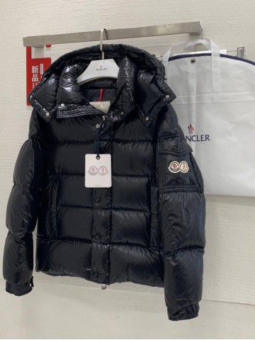 Пуховик Moncler