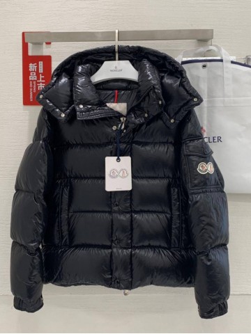 Пуховик Moncler