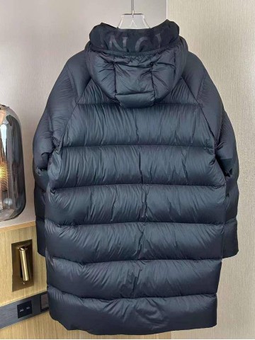 Пуховик Moncler