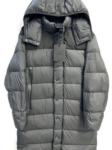 Пуховик Moncler