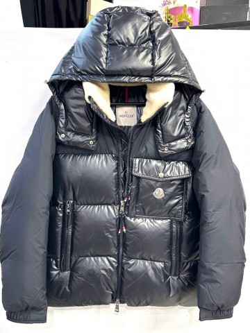 Пуховик Moncler