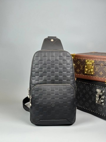 Сумка-слинг Louis Vuitton