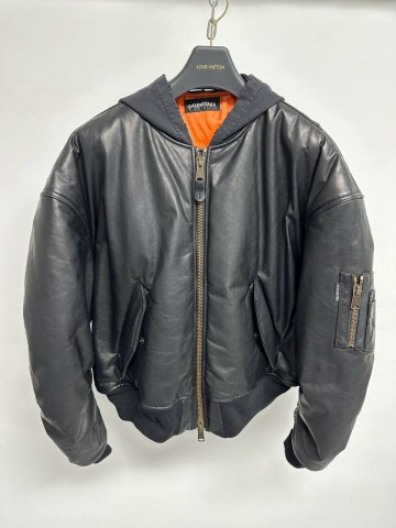 Кожаный бомбер Balenciaga