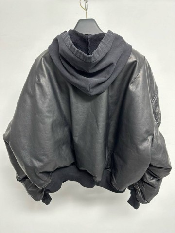 Кожаный бомбер Balenciaga