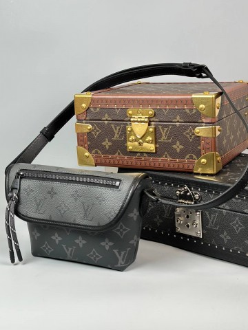 Сумка-мессенджер Louis Vuitton