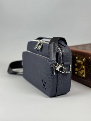 Сумка-мессенджер Louis Vuitton