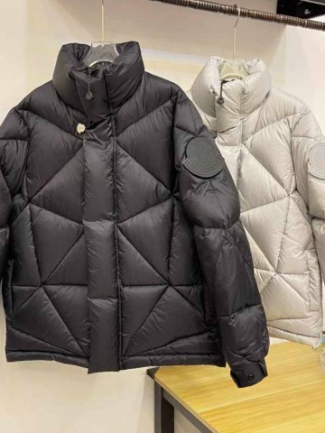 Пуховик Moncler