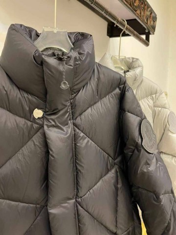 Пуховик Moncler