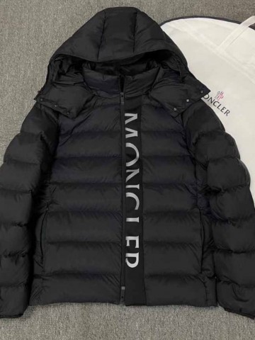 Пуховик Moncler