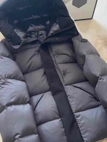 Пуховик Moncler