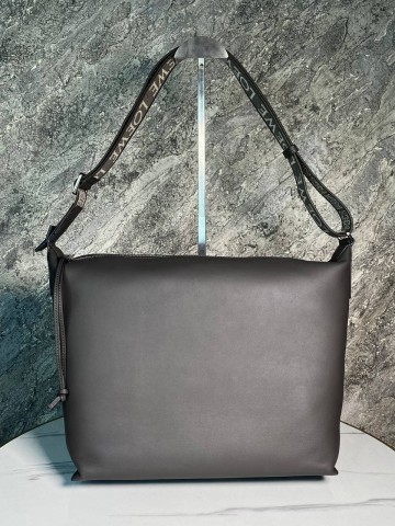 Сумка-мессенджер Loewe