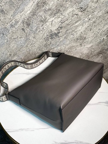 Сумка-мессенджер Loewe