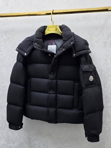 Пуховик Moncler