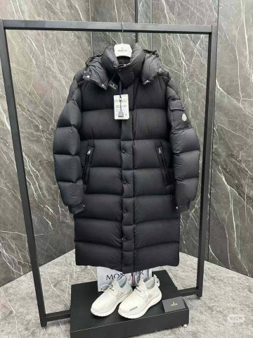 Пуховик Moncler