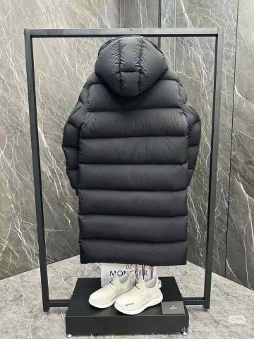 Пуховик Moncler