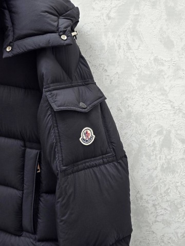 Пуховик Moncler