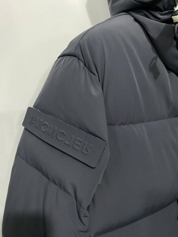 Пуховик Moncler