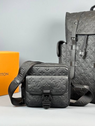 Сумка-мессенджер Louis Vuitton