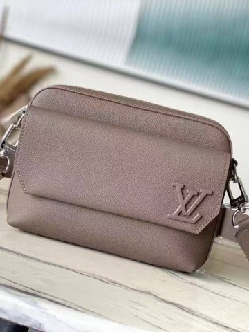 Сумка-мессенджер Louis Vuitton