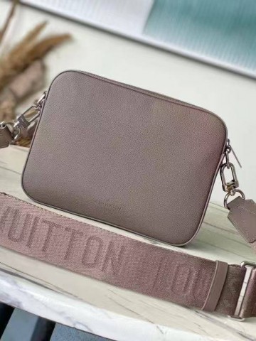 Сумка-мессенджер Louis Vuitton
