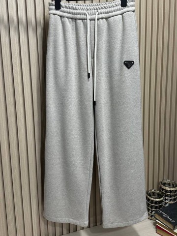 Спортивные штаны Prada