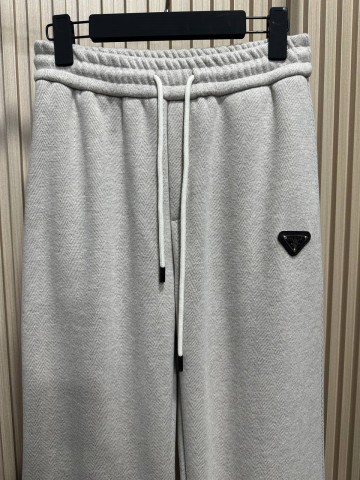 Спортивные штаны Prada