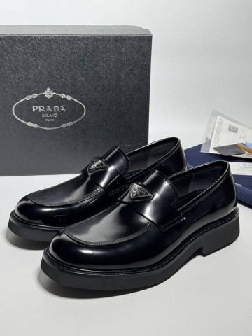 Лоферы Prada