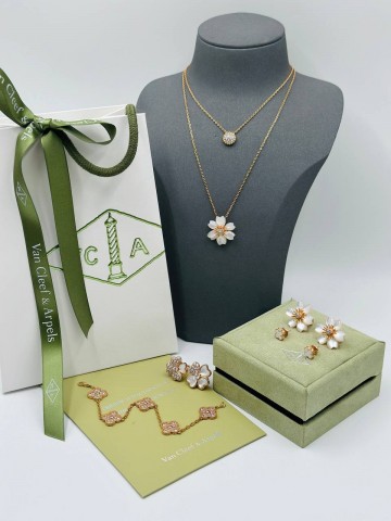 Кулон Van Cleef & Arpels цветок