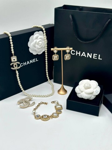 Бусы CHANEL