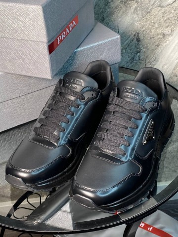 Кроссовки Prada