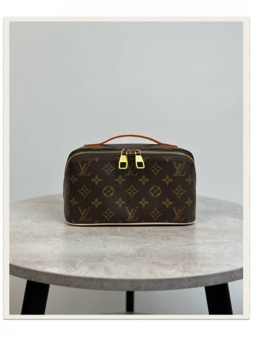 Несессер Louis Vuitton