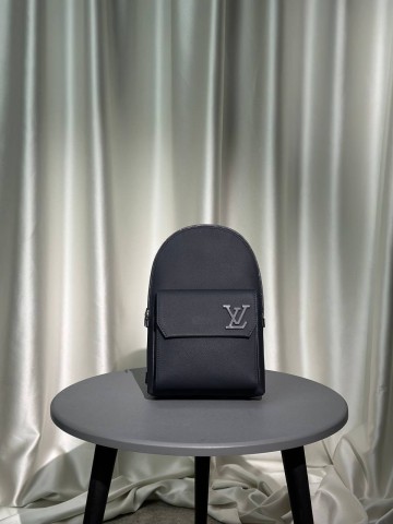 Сумка-слинг Louis Vuitton