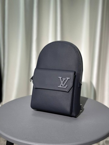 Сумка-слинг Louis Vuitton