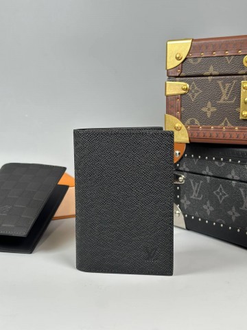 Обложка Louis Vuitton
