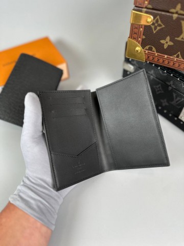 Обложка Louis Vuitton
