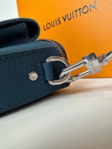 Сумка-мессенджер Louis Vuitton