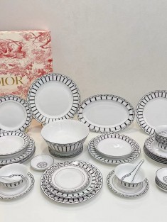 Столовый сервиз Dior 41 предмет