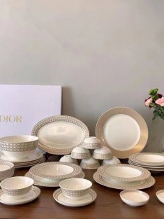 Столовый сервиз Dior 33 предмета